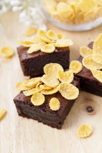 Chocolate-brownies-with-corn-flakes-000073620845_Full